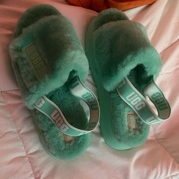 uggs slide slipper / 7.5 or 8 / never worn - Picture 1 of 3